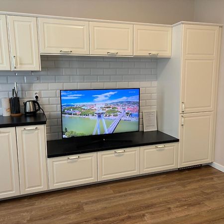 New Studio 3 - Self Check In, Parking Possible, Weekend Free Parking 브라티슬라바 외부 사진