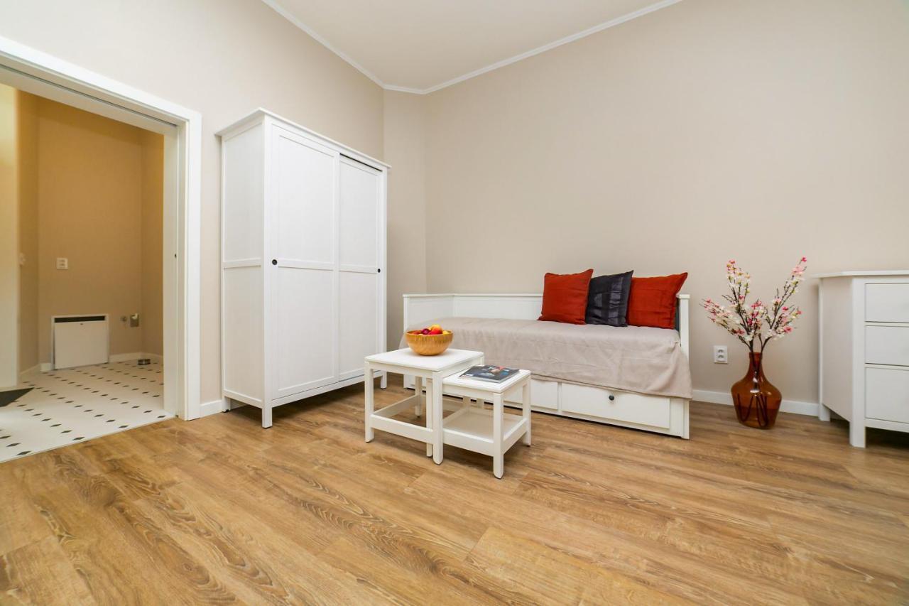 New Studio 3 - Self Check In, Parking Possible, Weekend Free Parking 브라티슬라바 외부 사진